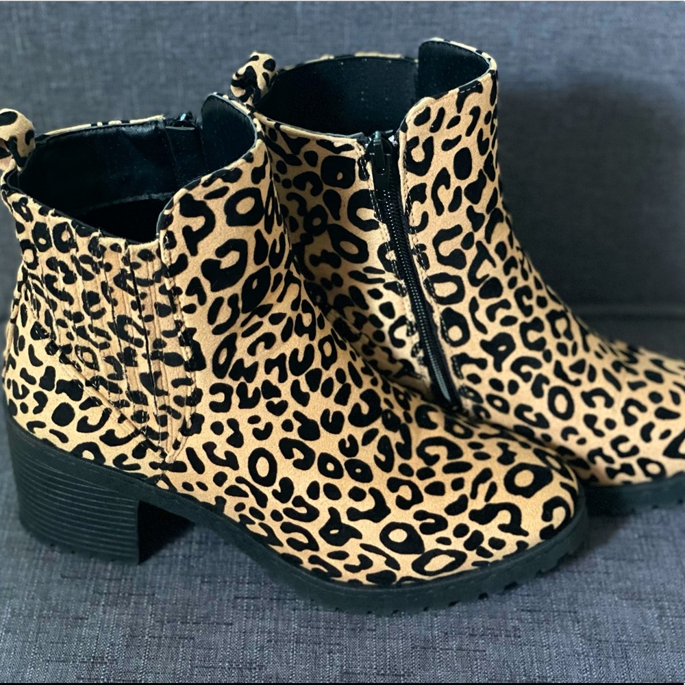 Cheetah print size 7 booties